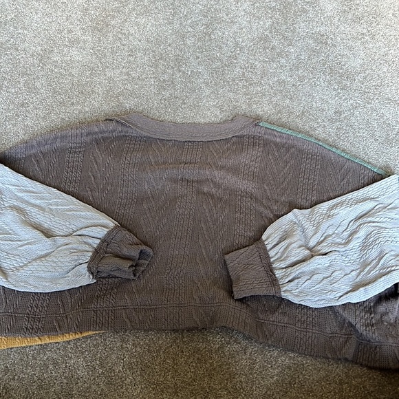 BUCKETLIST Cropped Color-block Sweater - Picture 3 of 5